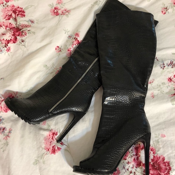 Knee-Length Gator Boots - Picture 1 of 5